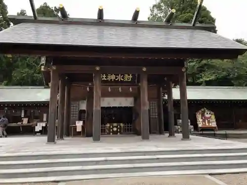 射水神社の本殿