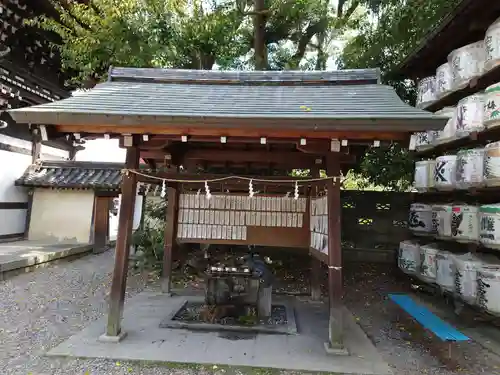 梅宮大社の手水舎