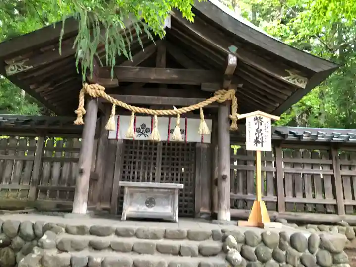 諏訪大社上社前宮の本殿・本堂