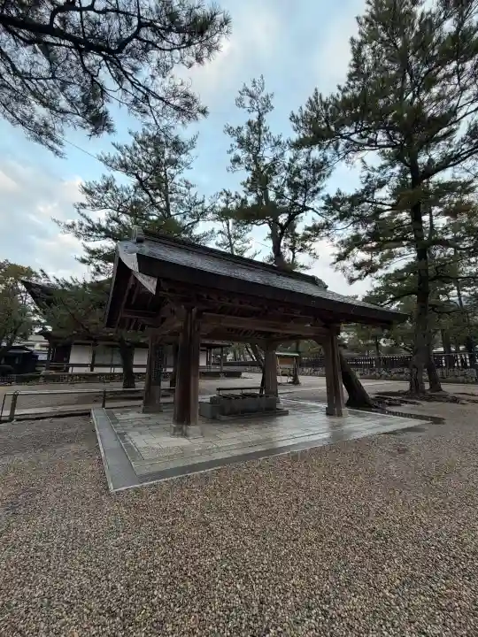 出雲大社の{uncategorized: "未分類", other: "その他", undefined: "問題あり", building: "その他建物", grave: "お墓", sacred_gate: "鳥居", guardian: "狛犬", statue: "像", buddha: "仏像", history: "歴史", nature: "自然", garden: "庭園", animal: "動物", pagoda: "塔", temizu: "手水舎", mountain_gate: "山門・神門", sanctuary: "本殿・本堂", subordinate: "末社・摂社", art: "芸術", scenery: "景色", jizo: "地蔵", ema: "絵馬", goshuin: "御朱印", omikuji: "おみくじ", items: "授与品その他", amulet: "お守り", goshuincho: "御朱印帳", eats: "食事", festival: "お祭り", votive_dance: "神楽", shichigosan: "七五三参", wedding: "結婚式", experience: "体験その他", initially: "初詣", around: "周辺", anti_infection: "感染症対策"}