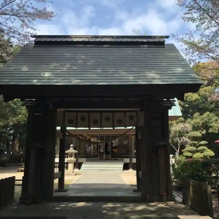 鎌田神明宮の山門・神門