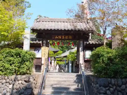 四萬部寺の山門