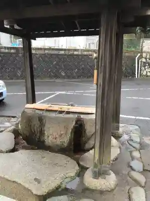 鷹日神社の手水舎