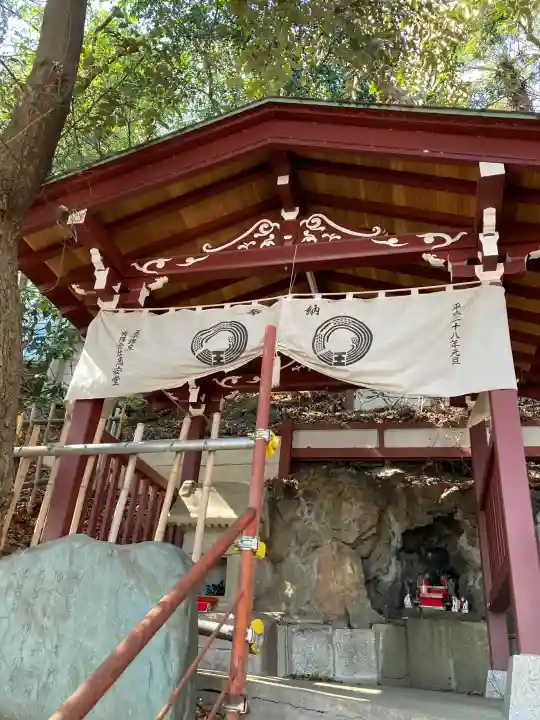 王子稲荷神社の{uncategorized: "未分類", other: "その他", undefined: "問題あり", building: "その他建物", grave: "お墓", sacred_gate: "鳥居", guardian: "狛犬", statue: "像", buddha: "仏像", history: "歴史", nature: "自然", garden: "庭園", animal: "動物", pagoda: "塔", temizu: "手水舎", mountain_gate: "山門・神門", sanctuary: "本殿・本堂", subordinate: "末社・摂社", art: "芸術", scenery: "景色", jizo: "地蔵", ema: "絵馬", goshuin: "御朱印", omikuji: "おみくじ", items: "授与品その他", amulet: "お守り", goshuincho: "御朱印帳", eats: "食事", festival: "お祭り", votive_dance: "神楽", shichigosan: "七五三参", wedding: "結婚式", experience: "体験その他", initially: "初詣", around: "周辺", anti_infection: "感染症対策"}