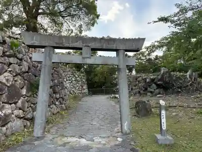 八王子神社の{uncategorized: "未分類", other: "その他", undefined: "問題あり", building: "その他建物", grave: "お墓", sacred_gate: "鳥居", guardian: "狛犬", statue: "像", buddha: "仏像", history: "歴史", nature: "自然", garden: "庭園", animal: "動物", pagoda: "塔", temizu: "手水舎", mountain_gate: "山門・神門", sanctuary: "本殿・本堂", subordinate: "末社・摂社", art: "芸術", scenery: "景色", jizo: "地蔵", ema: "絵馬", goshuin: "御朱印", omikuji: "おみくじ", items: "授与品その他", amulet: "お守り", goshuincho: "御朱印帳", eats: "食事", festival: "お祭り", votive_dance: "神楽", shichigosan: "七五三参", wedding: "結婚式", experience: "体験その他", initially: "初詣", around: "周辺", anti_infection: "感染症対策"}