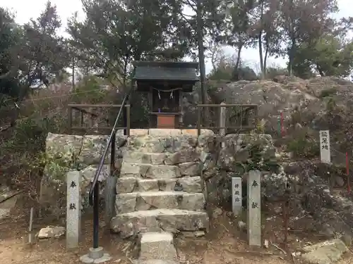 石上布都魂神社の本殿