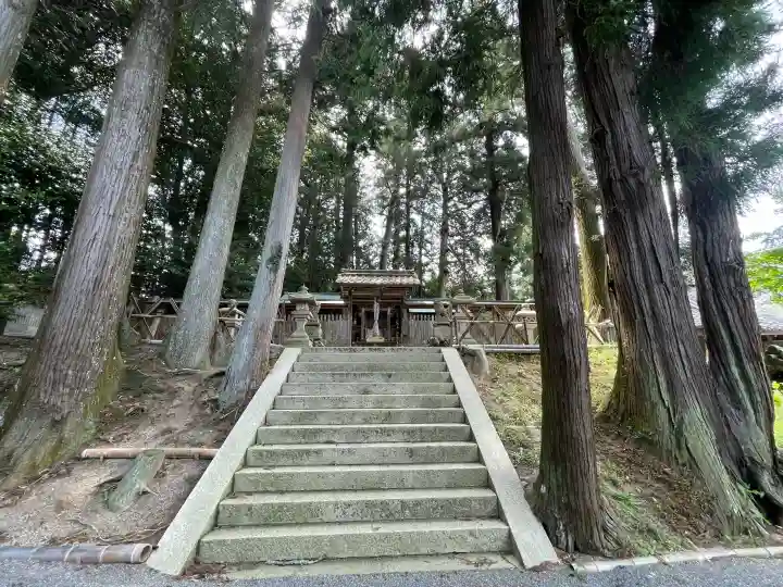 日枝神社 (甲南町稗谷)の{uncategorized: "未分類", other: "その他", undefined: "問題あり", building: "その他建物", grave: "お墓", sacred_gate: "鳥居", guardian: "狛犬", statue: "像", buddha: "仏像", history: "歴史", nature: "自然", garden: "庭園", animal: "動物", pagoda: "塔", temizu: "手水舎", mountain_gate: "山門・神門", sanctuary: "本殿・本堂", subordinate: "末社・摂社", art: "芸術", scenery: "景色", jizo: "地蔵", ema: "絵馬", goshuin: "御朱印", omikuji: "おみくじ", items: "授与品その他", amulet: "お守り", goshuincho: "御朱印帳", eats: "食事", festival: "お祭り", votive_dance: "神楽", shichigosan: "七五三参", wedding: "結婚式", experience: "体験その他", initially: "初詣", around: "周辺", anti_infection: "感染症対策"}