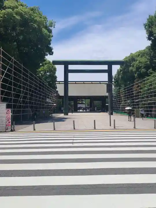 靖國神社の{uncategorized: "未分類", other: "その他", undefined: "問題あり", building: "その他建物", grave: "お墓", sacred_gate: "鳥居", guardian: "狛犬", statue: "像", buddha: "仏像", history: "歴史", nature: "自然", garden: "庭園", animal: "動物", pagoda: "塔", temizu: "手水舎", mountain_gate: "山門・神門", sanctuary: "本殿・本堂", subordinate: "末社・摂社", art: "芸術", scenery: "景色", jizo: "地蔵", ema: "絵馬", goshuin: "御朱印", omikuji: "おみくじ", items: "授与品その他", amulet: "お守り", goshuincho: "御朱印帳", eats: "食事", festival: "お祭り", votive_dance: "神楽", shichigosan: "七五三参", wedding: "結婚式", experience: "体験その他", initially: "初詣", around: "周辺", anti_infection: "感染症対策"}