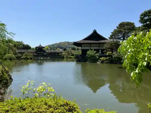 平安神宮の{uncategorized: "未分類", other: "その他", undefined: "問題あり", building: "その他建物", grave: "お墓", sacred_gate: "鳥居", guardian: "狛犬", statue: "像", buddha: "仏像", history: "歴史", nature: "自然", garden: "庭園", animal: "動物", pagoda: "塔", temizu: "手水舎", mountain_gate: "山門・神門", sanctuary: "本殿・本堂", subordinate: "末社・摂社", art: "芸術", scenery: "景色", jizo: "地蔵", ema: "絵馬", goshuin: "御朱印", omikuji: "おみくじ", items: "授与品その他", amulet: "お守り", goshuincho: "御朱印帳", eats: "食事", festival: "お祭り", votive_dance: "神楽", shichigosan: "七五三参", wedding: "結婚式", experience: "体験その他", initially: "初詣", around: "周辺", anti_infection: "感染症対策"}
