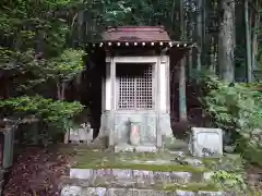 祠の建物その他