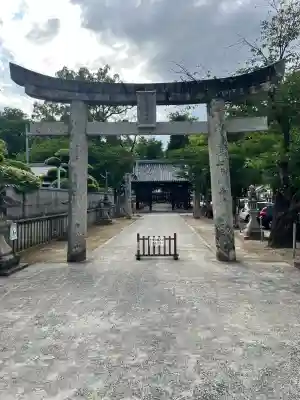 素盞嗚神社の{uncategorized: "未分類", other: "その他", undefined: "問題あり", building: "その他建物", grave: "お墓", sacred_gate: "鳥居", guardian: "狛犬", statue: "像", buddha: "仏像", history: "歴史", nature: "自然", garden: "庭園", animal: "動物", pagoda: "塔", temizu: "手水舎", mountain_gate: "山門・神門", sanctuary: "本殿・本堂", subordinate: "末社・摂社", art: "芸術", scenery: "景色", jizo: "地蔵", ema: "絵馬", goshuin: "御朱印", omikuji: "おみくじ", items: "授与品その他", amulet: "お守り", goshuincho: "御朱印帳", eats: "食事", festival: "お祭り", votive_dance: "神楽", shichigosan: "七五三参", wedding: "結婚式", experience: "体験その他", initially: "初詣", around: "周辺", anti_infection: "感染症対策"}