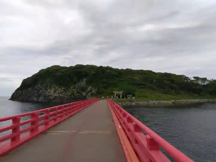 大湊神社(雄島)の{uncategorized: "未分類", other: "その他", undefined: "問題あり", building: "その他建物", grave: "お墓", sacred_gate: "鳥居", guardian: "狛犬", statue: "像", buddha: "仏像", history: "歴史", nature: "自然", garden: "庭園", animal: "動物", pagoda: "塔", temizu: "手水舎", mountain_gate: "山門・神門", sanctuary: "本殿・本堂", subordinate: "末社・摂社", art: "芸術", scenery: "景色", jizo: "地蔵", ema: "絵馬", goshuin: "御朱印", omikuji: "おみくじ", items: "授与品その他", amulet: "お守り", goshuincho: "御朱印帳", eats: "食事", festival: "お祭り", votive_dance: "神楽", shichigosan: "七五三参", wedding: "結婚式", experience: "体験その他", initially: "初詣", around: "周辺", anti_infection: "感染症対策"}