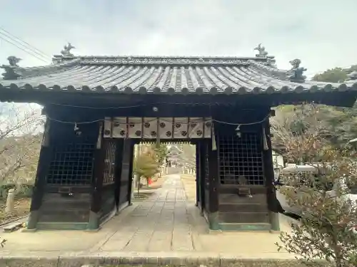 三原八幡宮の{uncategorized: "未分類", other: "その他", undefined: "問題あり", building: "その他建物", grave: "お墓", sacred_gate: "鳥居", guardian: "狛犬", statue: "像", buddha: "仏像", history: "歴史", nature: "自然", garden: "庭園", animal: "動物", pagoda: "塔", temizu: "手水舎", mountain_gate: "山門・神門", sanctuary: "本殿・本堂", subordinate: "末社・摂社", art: "芸術", scenery: "景色", jizo: "地蔵", ema: "絵馬", goshuin: "御朱印", omikuji: "おみくじ", items: "授与品その他", amulet: "お守り", goshuincho: "御朱印帳", eats: "食事", festival: "お祭り", votive_dance: "神楽", shichigosan: "七五三参", wedding: "結婚式", experience: "体験その他", initially: "初詣", around: "周辺", anti_infection: "感染症対策"}