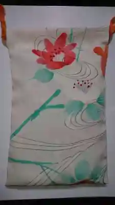 手作りの御朱印帳袋✨
とても雅な感じで美しいです✨