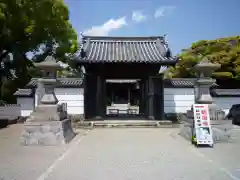 朝田寺の山門