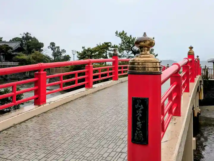 森戸大明神(森戸神社)の{uncategorized: "未分類", other: "その他", undefined: "問題あり", building: "その他建物", grave: "お墓", sacred_gate: "鳥居", guardian: "狛犬", statue: "像", buddha: "仏像", history: "歴史", nature: "自然", garden: "庭園", animal: "動物", pagoda: "塔", temizu: "手水舎", mountain_gate: "山門・神門", sanctuary: "本殿・本堂", subordinate: "末社・摂社", art: "芸術", scenery: "景色", jizo: "地蔵", ema: "絵馬", goshuin: "御朱印", omikuji: "おみくじ", items: "授与品その他", amulet: "お守り", goshuincho: "御朱印帳", eats: "食事", festival: "お祭り", votive_dance: "神楽", shichigosan: "七五三参", wedding: "結婚式", experience: "体験その他", initially: "初詣", around: "周辺", anti_infection: "感染症対策"}