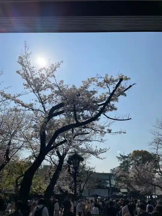 靖國神社の{uncategorized: "未分類", other: "その他", undefined: "問題あり", building: "その他建物", grave: "お墓", sacred_gate: "鳥居", guardian: "狛犬", statue: "像", buddha: "仏像", history: "歴史", nature: "自然", garden: "庭園", animal: "動物", pagoda: "塔", temizu: "手水舎", mountain_gate: "山門・神門", sanctuary: "本殿・本堂", subordinate: "末社・摂社", art: "芸術", scenery: "景色", jizo: "地蔵", ema: "絵馬", goshuin: "御朱印", omikuji: "おみくじ", items: "授与品その他", amulet: "お守り", goshuincho: "御朱印帳", eats: "食事", festival: "お祭り", votive_dance: "神楽", shichigosan: "七五三参", wedding: "結婚式", experience: "体験その他", initially: "初詣", around: "周辺", anti_infection: "感染症対策"}