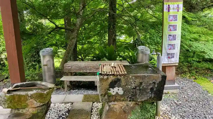 諏訪神社の{uncategorized: "未分類", other: "その他", undefined: "問題あり", building: "その他建物", grave: "お墓", sacred_gate: "鳥居", guardian: "狛犬", statue: "像", buddha: "仏像", history: "歴史", nature: "自然", garden: "庭園", animal: "動物", pagoda: "塔", temizu: "手水舎", mountain_gate: "山門・神門", sanctuary: "本殿・本堂", subordinate: "末社・摂社", art: "芸術", scenery: "景色", jizo: "地蔵", ema: "絵馬", goshuin: "御朱印", omikuji: "おみくじ", items: "授与品その他", amulet: "お守り", goshuincho: "御朱印帳", eats: "食事", festival: "お祭り", votive_dance: "神楽", shichigosan: "七五三参", wedding: "結婚式", experience: "体験その他", initially: "初詣", around: "周辺", anti_infection: "感染症対策"}