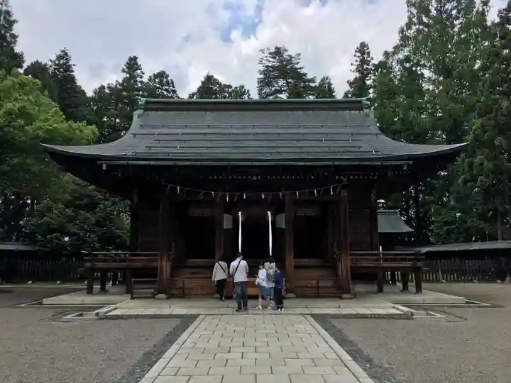 上杉神社の本殿・本堂