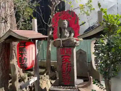 三峯神社の{uncategorized: "未分類", other: "その他", undefined: "問題あり", building: "その他建物", grave: "お墓", sacred_gate: "鳥居", guardian: "狛犬", statue: "像", buddha: "仏像", history: "歴史", nature: "自然", garden: "庭園", animal: "動物", pagoda: "塔", temizu: "手水舎", mountain_gate: "山門・神門", sanctuary: "本殿・本堂", subordinate: "末社・摂社", art: "芸術", scenery: "景色", jizo: "地蔵", ema: "絵馬", goshuin: "御朱印", omikuji: "おみくじ", items: "授与品その他", amulet: "お守り", goshuincho: "御朱印帳", eats: "食事", festival: "お祭り", votive_dance: "神楽", shichigosan: "七五三参", wedding: "結婚式", experience: "体験その他", initially: "初詣", around: "周辺", anti_infection: "感染症対策"}
