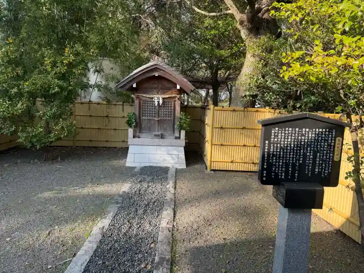 熊本縣護國神社の{uncategorized: "未分類", other: "その他", undefined: "問題あり", building: "その他建物", grave: "お墓", sacred_gate: "鳥居", guardian: "狛犬", statue: "像", buddha: "仏像", history: "歴史", nature: "自然", garden: "庭園", animal: "動物", pagoda: "塔", temizu: "手水舎", mountain_gate: "山門・神門", sanctuary: "本殿・本堂", subordinate: "末社・摂社", art: "芸術", scenery: "景色", jizo: "地蔵", ema: "絵馬", goshuin: "御朱印", omikuji: "おみくじ", items: "授与品その他", amulet: "お守り", goshuincho: "御朱印帳", eats: "食事", festival: "お祭り", votive_dance: "神楽", shichigosan: "七五三参", wedding: "結婚式", experience: "体験その他", initially: "初詣", around: "周辺", anti_infection: "感染症対策"}