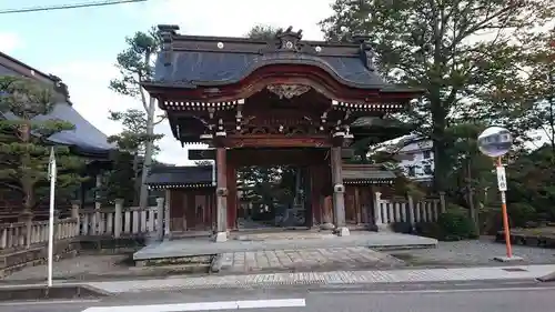 本光寺の山門