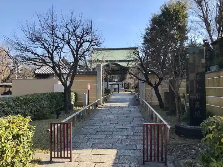 宝勝山 南藏院 蓮光寺の山門・神門