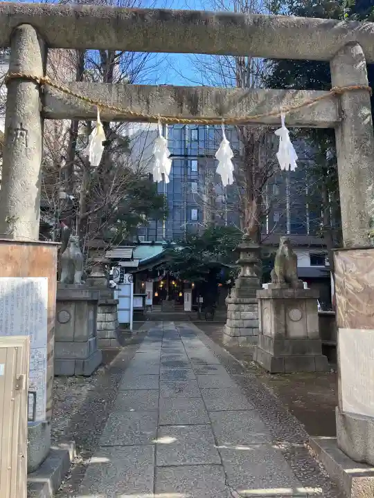 稲荷鬼王神社の{uncategorized: "未分類", other: "その他", undefined: "問題あり", building: "その他建物", grave: "お墓", sacred_gate: "鳥居", guardian: "狛犬", statue: "像", buddha: "仏像", history: "歴史", nature: "自然", garden: "庭園", animal: "動物", pagoda: "塔", temizu: "手水舎", mountain_gate: "山門・神門", sanctuary: "本殿・本堂", subordinate: "末社・摂社", art: "芸術", scenery: "景色", jizo: "地蔵", ema: "絵馬", goshuin: "御朱印", omikuji: "おみくじ", items: "授与品その他", amulet: "お守り", goshuincho: "御朱印帳", eats: "食事", festival: "お祭り", votive_dance: "神楽", shichigosan: "七五三参", wedding: "結婚式", experience: "体験その他", initially: "初詣", around: "周辺", anti_infection: "感染症対策"}