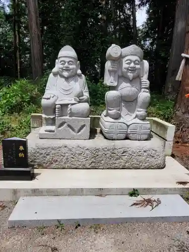 磯山神社の像