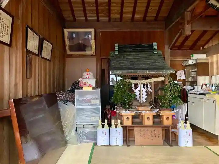 亀住稲荷神社の{uncategorized: "未分類", other: "その他", undefined: "問題あり", building: "その他建物", grave: "お墓", sacred_gate: "鳥居", guardian: "狛犬", statue: "像", buddha: "仏像", history: "歴史", nature: "自然", garden: "庭園", animal: "動物", pagoda: "塔", temizu: "手水舎", mountain_gate: "山門・神門", sanctuary: "本殿・本堂", subordinate: "末社・摂社", art: "芸術", scenery: "景色", jizo: "地蔵", ema: "絵馬", goshuin: "御朱印", omikuji: "おみくじ", items: "授与品その他", amulet: "お守り", goshuincho: "御朱印帳", eats: "食事", festival: "お祭り", votive_dance: "神楽", shichigosan: "七五三参", wedding: "結婚式", experience: "体験その他", initially: "初詣", around: "周辺", anti_infection: "感染症対策"}