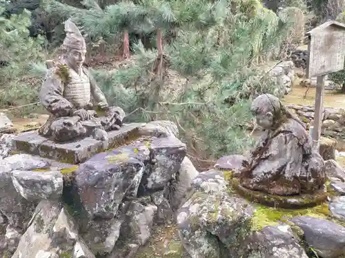 馬見岡綿向神社の像