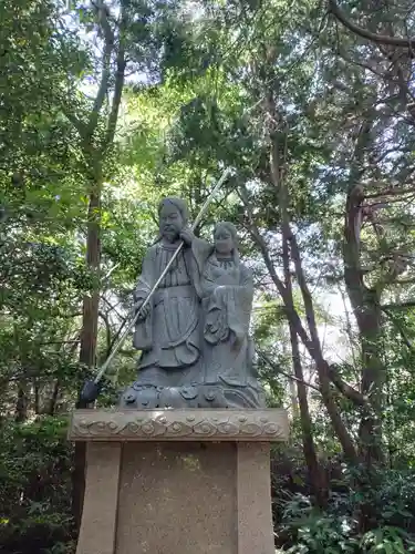 自凝神社の像