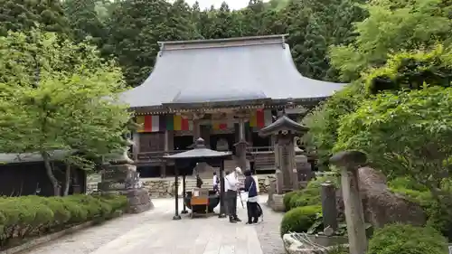 宝珠山 立石寺の本殿・本堂