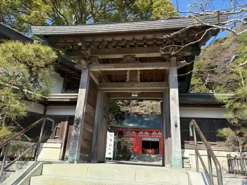 荏柄天神社の{uncategorized: "未分類", other: "その他", undefined: "問題あり", building: "その他建物", grave: "お墓", sacred_gate: "鳥居", guardian: "狛犬", statue: "像", buddha: "仏像", history: "歴史", nature: "自然", garden: "庭園", animal: "動物", pagoda: "塔", temizu: "手水舎", mountain_gate: "山門・神門", sanctuary: "本殿・本堂", subordinate: "末社・摂社", art: "芸術", scenery: "景色", jizo: "地蔵", ema: "絵馬", goshuin: "御朱印", omikuji: "おみくじ", items: "授与品その他", amulet: "お守り", goshuincho: "御朱印帳", eats: "食事", festival: "お祭り", votive_dance: "神楽", shichigosan: "七五三参", wedding: "結婚式", experience: "体験その他", initially: "初詣", around: "周辺", anti_infection: "感染症対策"}