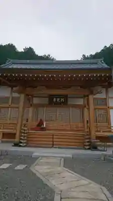 頼光寺の本殿・本堂