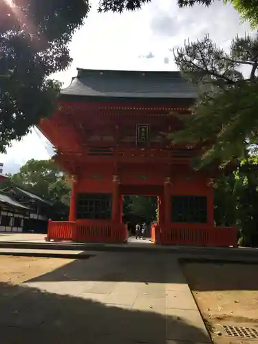 穴八幡宮の山門