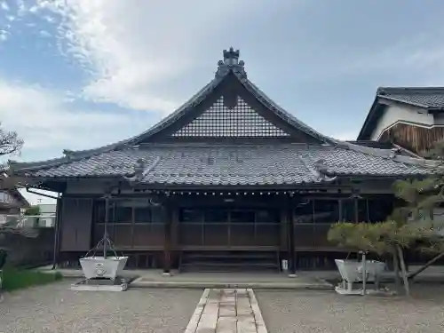 誓光寺の{uncategorized: "未分類", other: "その他", undefined: "問題あり", building: "その他建物", grave: "お墓", sacred_gate: "鳥居", guardian: "狛犬", statue: "像", buddha: "仏像", history: "歴史", nature: "自然", garden: "庭園", animal: "動物", pagoda: "塔", temizu: "手水舎", mountain_gate: "山門・神門", sanctuary: "本殿・本堂", subordinate: "末社・摂社", art: "芸術", scenery: "景色", jizo: "地蔵", ema: "絵馬", goshuin: "御朱印", omikuji: "おみくじ", items: "授与品その他", amulet: "お守り", goshuincho: "御朱印帳", eats: "食事", festival: "お祭り", votive_dance: "神楽", shichigosan: "七五三参", wedding: "結婚式", experience: "体験その他", initially: "初詣", around: "周辺", anti_infection: "感染症対策"}