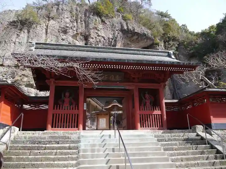 大谷寺の山門・神門