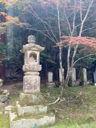 八葉寺の像