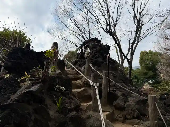 鳩森八幡神社の{uncategorized: "未分類", other: "その他", undefined: "問題あり", building: "その他建物", grave: "お墓", sacred_gate: "鳥居", guardian: "狛犬", statue: "像", buddha: "仏像", history: "歴史", nature: "自然", garden: "庭園", animal: "動物", pagoda: "塔", temizu: "手水舎", mountain_gate: "山門・神門", sanctuary: "本殿・本堂", subordinate: "末社・摂社", art: "芸術", scenery: "景色", jizo: "地蔵", ema: "絵馬", goshuin: "御朱印", omikuji: "おみくじ", items: "授与品その他", amulet: "お守り", goshuincho: "御朱印帳", eats: "食事", festival: "お祭り", votive_dance: "神楽", shichigosan: "七五三参", wedding: "結婚式", experience: "体験その他", initially: "初詣", around: "周辺", anti_infection: "感染症対策"}