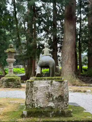雄山神社中宮祈願殿(富山県)