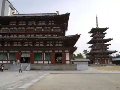 薬師寺の本殿・本堂