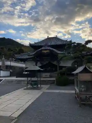 郷照寺の{uncategorized: "未分類", other: "その他", undefined: "問題あり", building: "その他建物", grave: "お墓", sacred_gate: "鳥居", guardian: "狛犬", statue: "像", buddha: "仏像", history: "歴史", nature: "自然", garden: "庭園", animal: "動物", pagoda: "塔", temizu: "手水舎", mountain_gate: "山門・神門", sanctuary: "本殿・本堂", subordinate: "末社・摂社", art: "芸術", scenery: "景色", jizo: "地蔵", ema: "絵馬", goshuin: "御朱印", omikuji: "おみくじ", items: "授与品その他", amulet: "お守り", goshuincho: "御朱印帳", eats: "食事", festival: "お祭り", votive_dance: "神楽", shichigosan: "七五三参", wedding: "結婚式", experience: "体験その他", initially: "初詣", around: "周辺", anti_infection: "感染症対策"}