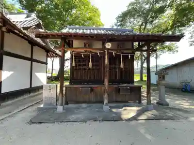 素盞嗚神社の{uncategorized: "未分類", other: "その他", undefined: "問題あり", building: "その他建物", grave: "お墓", sacred_gate: "鳥居", guardian: "狛犬", statue: "像", buddha: "仏像", history: "歴史", nature: "自然", garden: "庭園", animal: "動物", pagoda: "塔", temizu: "手水舎", mountain_gate: "山門・神門", sanctuary: "本殿・本堂", subordinate: "末社・摂社", art: "芸術", scenery: "景色", jizo: "地蔵", ema: "絵馬", goshuin: "御朱印", omikuji: "おみくじ", items: "授与品その他", amulet: "お守り", goshuincho: "御朱印帳", eats: "食事", festival: "お祭り", votive_dance: "神楽", shichigosan: "七五三参", wedding: "結婚式", experience: "体験その他", initially: "初詣", around: "周辺", anti_infection: "感染症対策"}