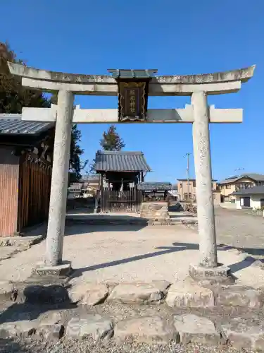 郡園神社の{uncategorized: "未分類", other: "その他", undefined: "問題あり", building: "その他建物", grave: "お墓", sacred_gate: "鳥居", guardian: "狛犬", statue: "像", buddha: "仏像", history: "歴史", nature: "自然", garden: "庭園", animal: "動物", pagoda: "塔", temizu: "手水舎", mountain_gate: "山門・神門", sanctuary: "本殿・本堂", subordinate: "末社・摂社", art: "芸術", scenery: "景色", jizo: "地蔵", ema: "絵馬", goshuin: "御朱印", omikuji: "おみくじ", items: "授与品その他", amulet: "お守り", goshuincho: "御朱印帳", eats: "食事", festival: "お祭り", votive_dance: "神楽", shichigosan: "七五三参", wedding: "結婚式", experience: "体験その他", initially: "初詣", around: "周辺", anti_infection: "感染症対策"}