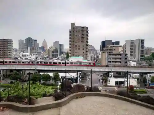 品川神社の{uncategorized: "未分類", other: "その他", undefined: "問題あり", building: "その他建物", grave: "お墓", sacred_gate: "鳥居", guardian: "狛犬", statue: "像", buddha: "仏像", history: "歴史", nature: "自然", garden: "庭園", animal: "動物", pagoda: "塔", temizu: "手水舎", mountain_gate: "山門・神門", sanctuary: "本殿・本堂", subordinate: "末社・摂社", art: "芸術", scenery: "景色", jizo: "地蔵", ema: "絵馬", goshuin: "御朱印", omikuji: "おみくじ", items: "授与品その他", amulet: "お守り", goshuincho: "御朱印帳", eats: "食事", festival: "お祭り", votive_dance: "神楽", shichigosan: "七五三参", wedding: "結婚式", experience: "体験その他", initially: "初詣", around: "周辺", anti_infection: "感染症対策"}