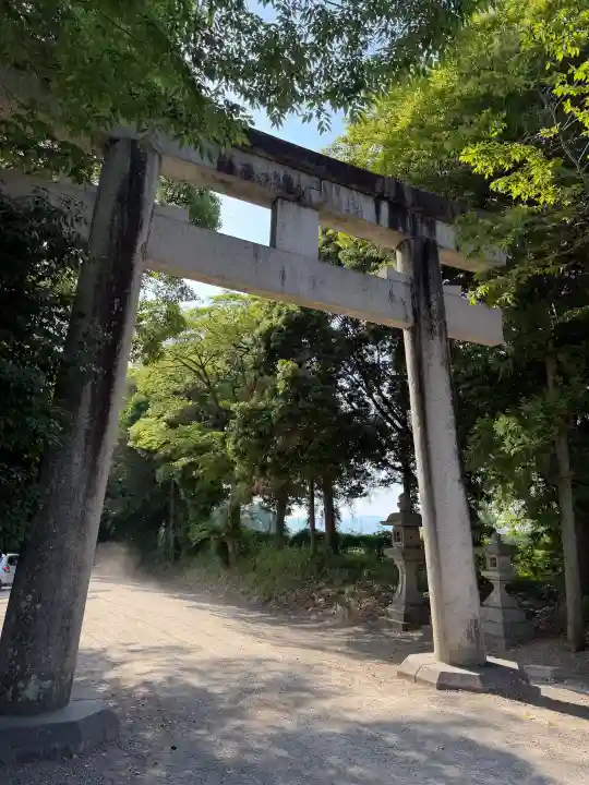 大和神社の{uncategorized: "未分類", other: "その他", undefined: "問題あり", building: "その他建物", grave: "お墓", sacred_gate: "鳥居", guardian: "狛犬", statue: "像", buddha: "仏像", history: "歴史", nature: "自然", garden: "庭園", animal: "動物", pagoda: "塔", temizu: "手水舎", mountain_gate: "山門・神門", sanctuary: "本殿・本堂", subordinate: "末社・摂社", art: "芸術", scenery: "景色", jizo: "地蔵", ema: "絵馬", goshuin: "御朱印", omikuji: "おみくじ", items: "授与品その他", amulet: "お守り", goshuincho: "御朱印帳", eats: "食事", festival: "お祭り", votive_dance: "神楽", shichigosan: "七五三参", wedding: "結婚式", experience: "体験その他", initially: "初詣", around: "周辺", anti_infection: "感染症対策"}