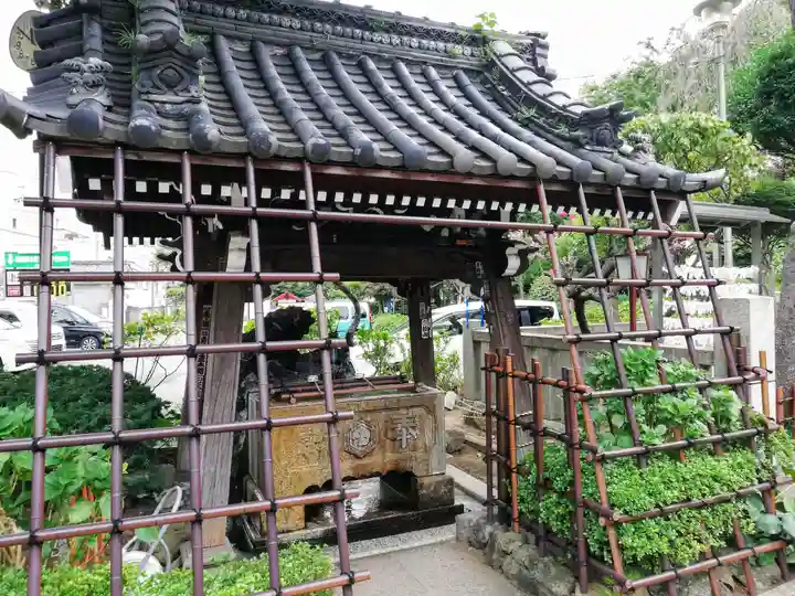 白山神社の手水舎