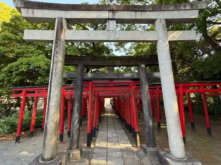 美濃輪稲荷神社の{uncategorized: "未分類", other: "その他", undefined: "問題あり", building: "その他建物", grave: "お墓", sacred_gate: "鳥居", guardian: "狛犬", statue: "像", buddha: "仏像", history: "歴史", nature: "自然", garden: "庭園", animal: "動物", pagoda: "塔", temizu: "手水舎", mountain_gate: "山門・神門", sanctuary: "本殿・本堂", subordinate: "末社・摂社", art: "芸術", scenery: "景色", jizo: "地蔵", ema: "絵馬", goshuin: "御朱印", omikuji: "おみくじ", items: "授与品その他", amulet: "お守り", goshuincho: "御朱印帳", eats: "食事", festival: "お祭り", votive_dance: "神楽", shichigosan: "七五三参", wedding: "結婚式", experience: "体験その他", initially: "初詣", around: "周辺", anti_infection: "感染症対策"}