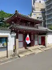 真光院の山門